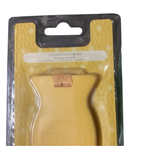 SCENTSY 4 PK OF CAR BARS, 2 COCONUT LEMONGRASS, 1 MYSTERY MAN, 1 SNOWY SPRUCE - Picture 2 of 4